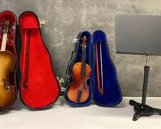 https://www.ebay.com/itm/125100437505	HS1006 DOLL SIZE MUSIC STAND, 2 SONG BOOKS AND 2 VIOLINS, ONE IS A MUSIC WIND UP		BIN	 $29.99 
