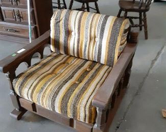 https://www.ebay.com/itm/125110089620	LH3000 VINTAGE WOOD LOUNGE CHAIR WITH CUSHIONS		Offer	 $199.99 
