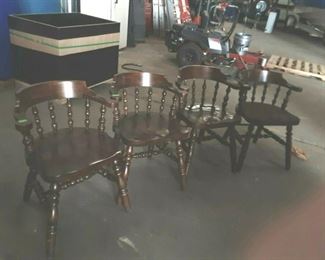 https://www.ebay.com/itm/115209212094	LH3004 VINTAGE LOT OF 4 WOOD CAPTAIN'S CHAIRS 		Offer	 $99.99 
