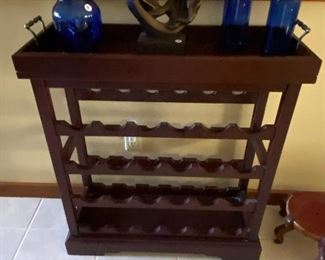 WINE RACK WITH REMOVABLE TRAY TOP