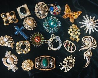 the  vintage  costume  jewelry  is  unbelieveable!