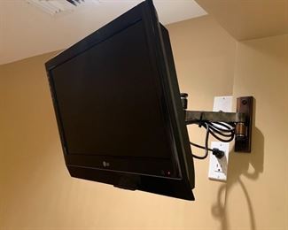 LG color tv with wall bracket and remote barely used
