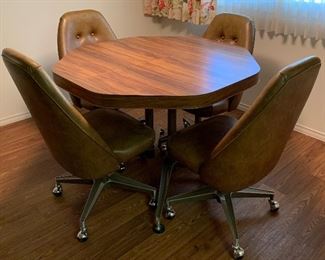 Vintage Kitchen Table w/o Leaf