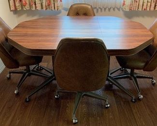 Vintage Kitchen Table w Leaf 