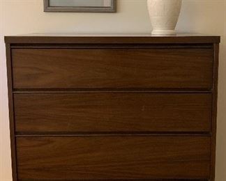 MCM Bedroom Set: Dresser w Mirror, 4-Drawer Dresser, 2 Nightstands, Table Lamp