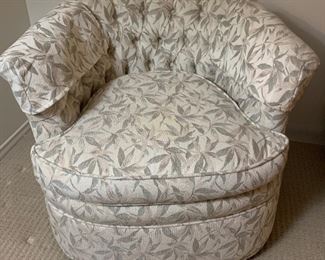 Swivel Tufted Chair 