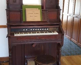 Antique pump organ. Needs repair $50