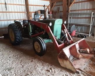 Vintage John Deere model 400 tractor bucket loader with several attachments