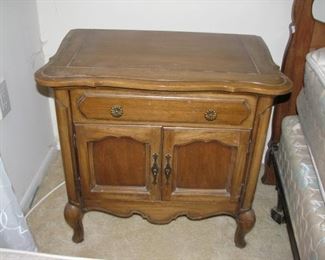 #11 - $30.00pr - Thomasville Chateau pair nightstands 25"x17"x23" (condition issues)