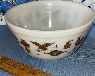 Pyrex Early American Heritage Bowl $10.00