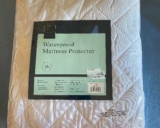 Waterproof Mattress Protector Ella Jayne Size Queen New $16.00