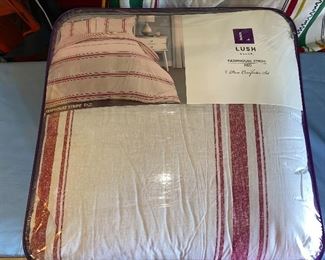 Lush Decor Farmhouse Strip 3 Piece Comforter set New Full/Queen Comforter and 2 Shams $80.00