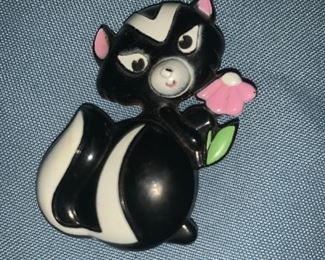 Avon Sniffy Skunk Solid Perfume Pin $5.00
