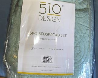 510 Design 3 Piece Bedspread and 2 Shams Set New Full/Queen $40.00