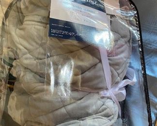 Beautyrest Weighted Blanket Quilted Milk Cover 18 lbs 60X70 New, Packaging is falling apart $50.00