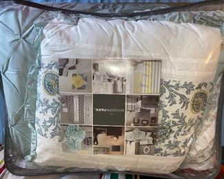 Madison Park 6 Piece Coverlet Set King/Cal King 1 Coverlet, 2 Shams, 2 Decorative Pillows $55.00 New