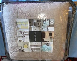 Madison Park Bedspread and 2 Shams Set Queen New $65.00