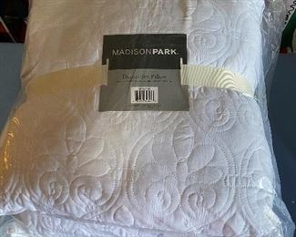 Madison Park 2 Decorative Throw Pillows New in Package $24.00 White