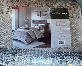 Madison Park 7 Piece Comforter, 2 Shams, 1 Bed skirt, 3 Decorative Pillows New Set Queen $75.00