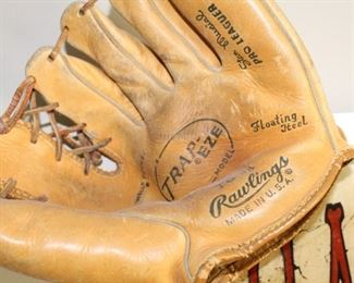 Vintage Rawlings Trap-Eze baseball glove