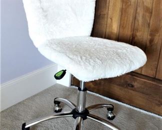 Pottery Barn Teen Polar Bear faux fur Airgo Chair         19" W X 22" D.