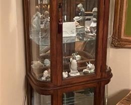 LIGHTED CURIO FULL OF LLADRO 