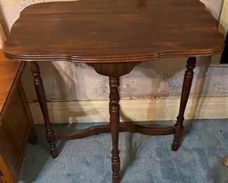 ANTIQUE OCCASSIONAL TABLE