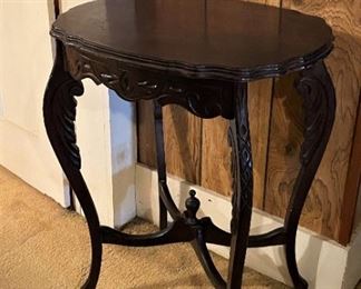 ANTIQUE OCCASSIONAL TABLE.