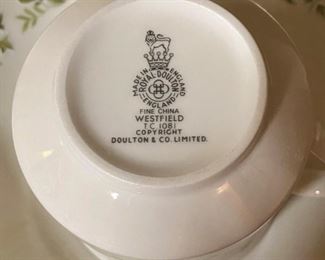 ROYAL DOULTON CHINA FOR 4 IN "WESTFIELD" PATTERN.