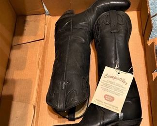 BRAND NEW IN BOX NACONA LADIES BOOTS SIZE 4 1/2