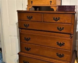 AWESOME VINTAGE MAPLE CHEST OF DRAWERS.
