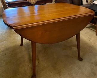 ANTIQUE DROP LEAF TABLE WITH TWO LEAVES, BY THE JEFFERSON WOOD WORKING CO.