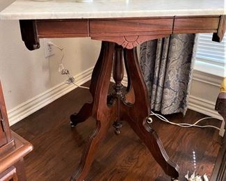 BASE OF ANTIQUE EASTLAKE MARBLE TOP SIDE TABLE.