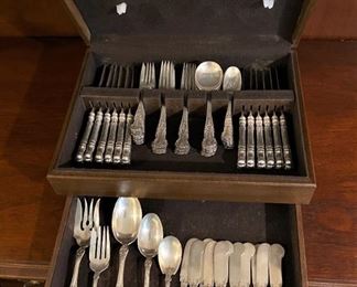 FANTASTIC SET OF GORHAM BUTTERCUP STERLING SILVER FLATWARE. 77 PIECES SERVICE FOR 12. WE ALSO HAVE 23 PIECES OF TOWEL MADEIRA AND TOWEL TIARA 20 PIECES.