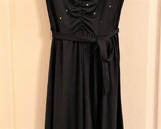 SWEET BLACK DRESS FOR THE NIGHT OUT.
