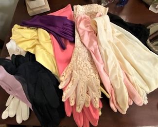 LADIES VINTAGE GLOVES INCLUDING OPERA GLOVES.