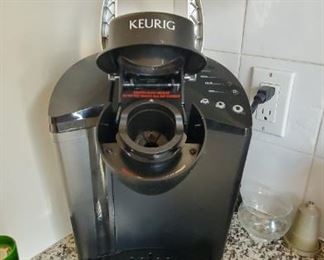 Many small kitchen appliances. Great condition.