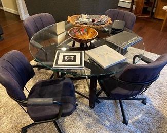 Wonderful glass table with chairs 