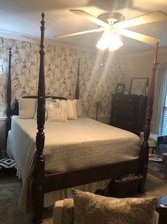 Queen 4-poster bed (mattress not included). Vintage Henkel Harris Carlisle Collection.  Solid carved Cherry.       7-1/4" H x 66"W                                                                                                                                 