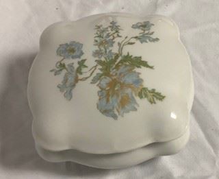 Haviland porcelain handpainted small box. French finery right in your hands. 