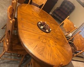DINING ROOM TABLE WITH 6 CHAIRS