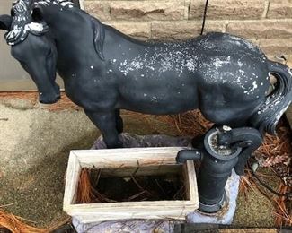 HORSE WITH TROUGH LAWN STATUE