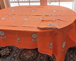 Vintage table cloth & cloth napkins 