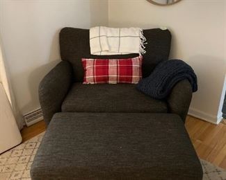 1 Oversized Chair with Ottamon