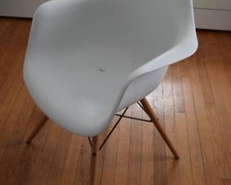 38 Desk chair