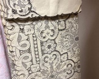 Embroidered cut lace a cloth and 12 Napkins