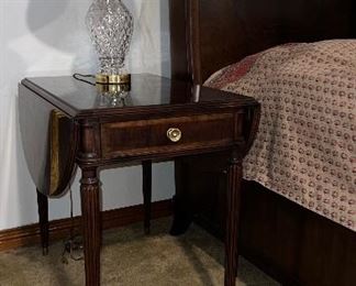 Henredon Side table with drop leaf sides. ( in excellent condition) 
27" H Waterford table lamp