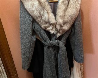 Wool Coat with fur collar 