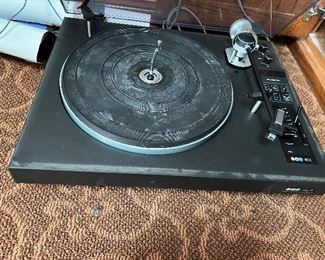 BIC 80Z turntable( not sure if it is in  working condition)