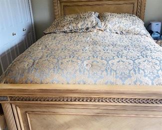 $960 EACH SET
AMERICAN SIGNATURE QUEEN SIZE BEDROOM SET
2 SETS AVAILABLE 
